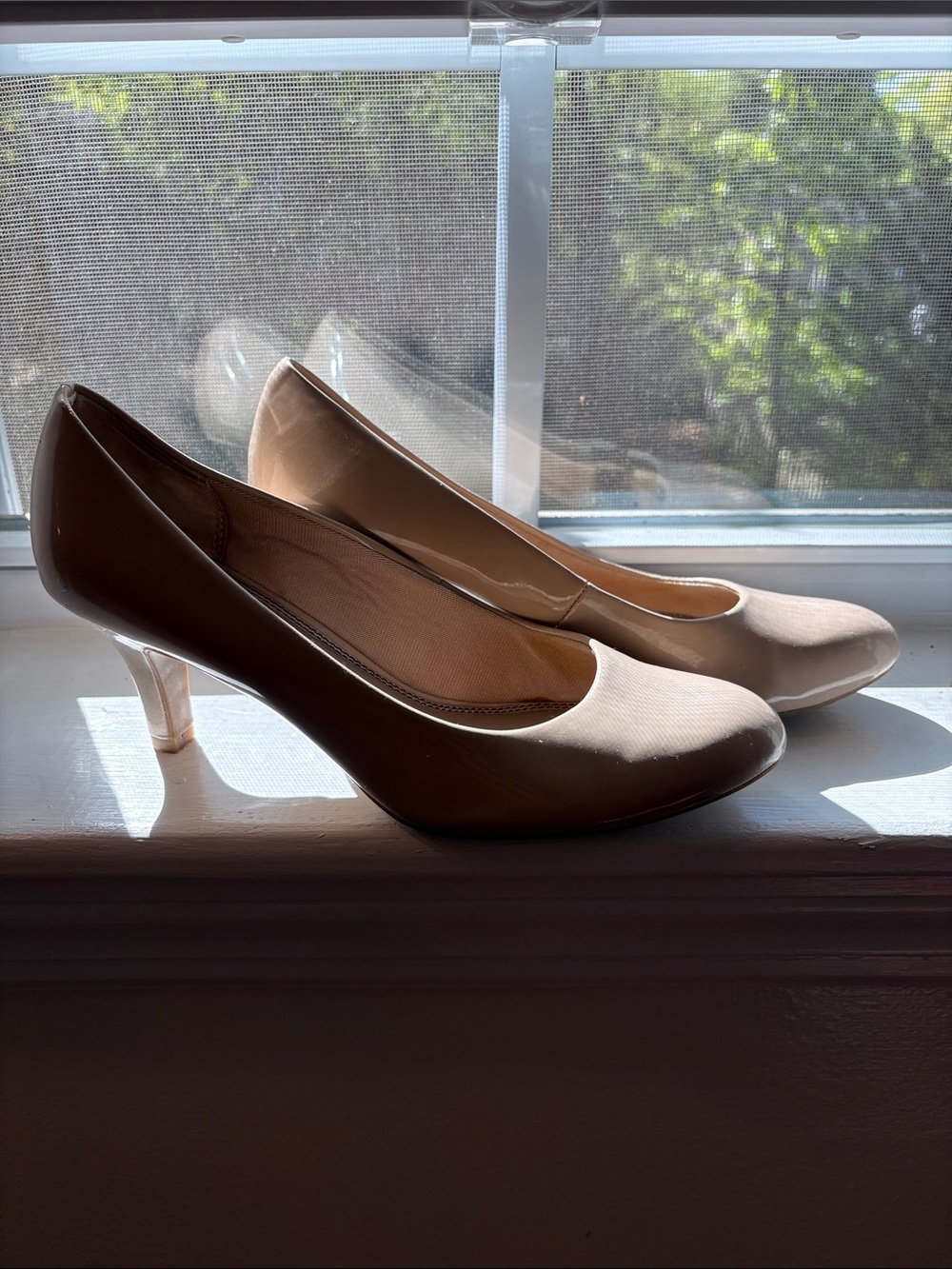 Life Stride taupe beige mid-heel pumps